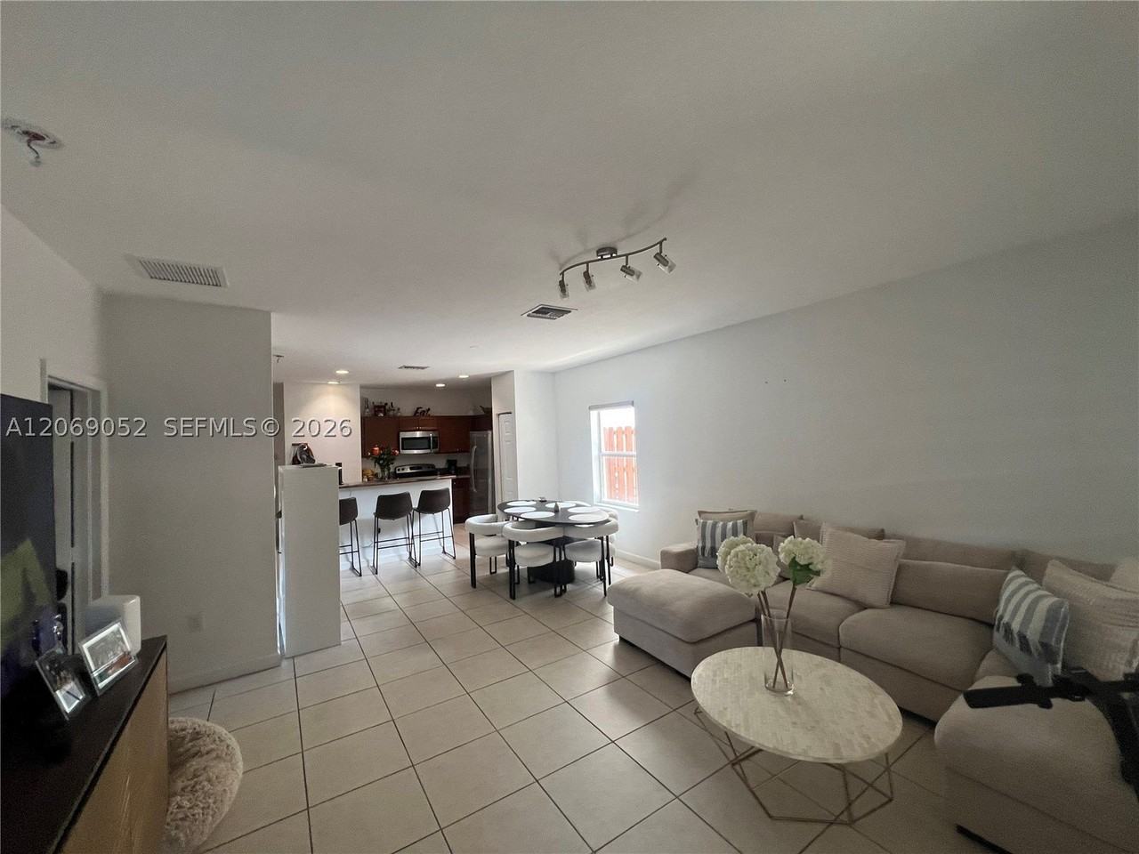 2410 Ne 4th St #2410 - Photo 3 of 18