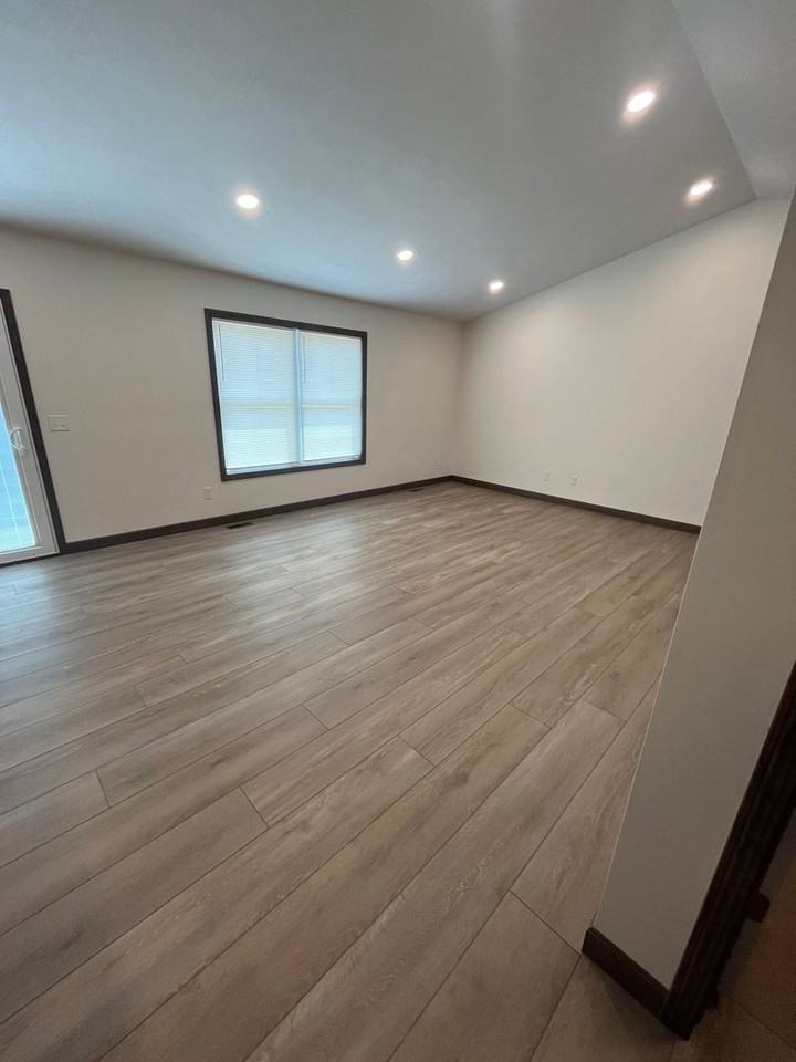 786 Glory Dr - Photo 3 of 20