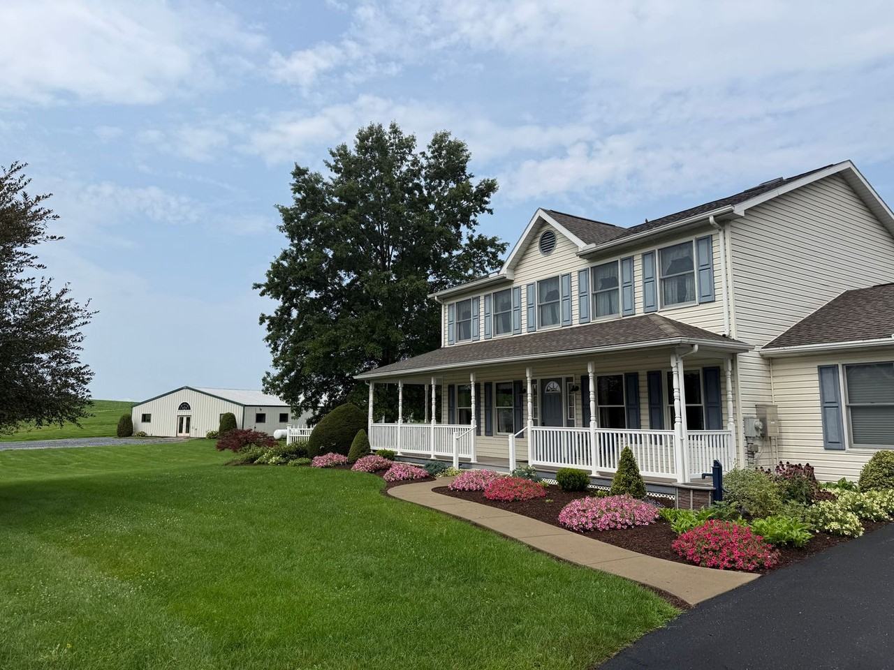 1695 Louser Rd - Photo 2 of 43
