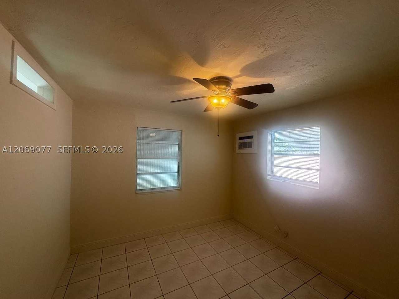 2228 Grant St #4 - Photo 4 of 7