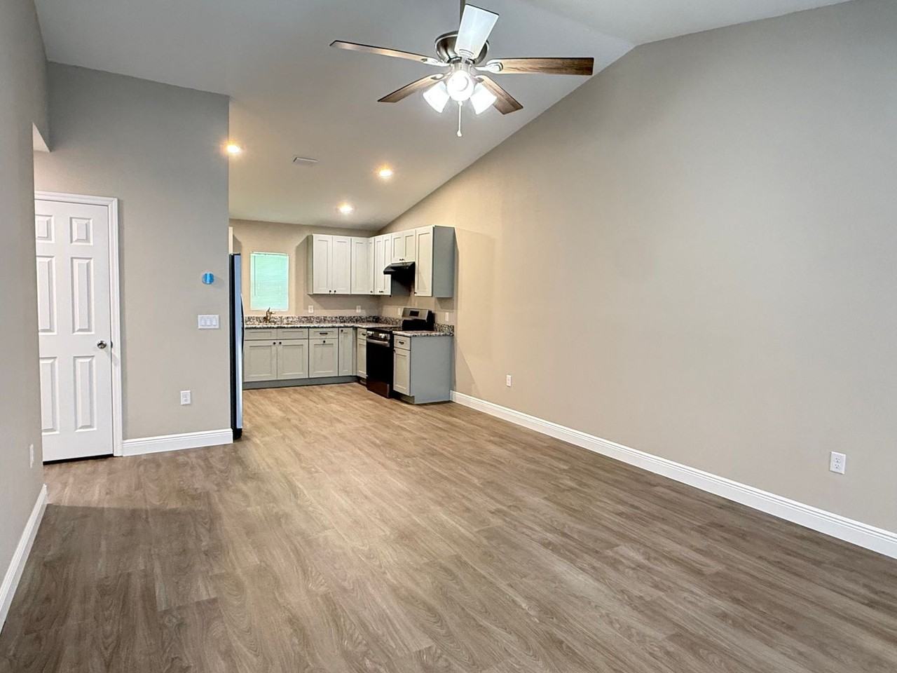 2108 South St - Photo 3 of 20
