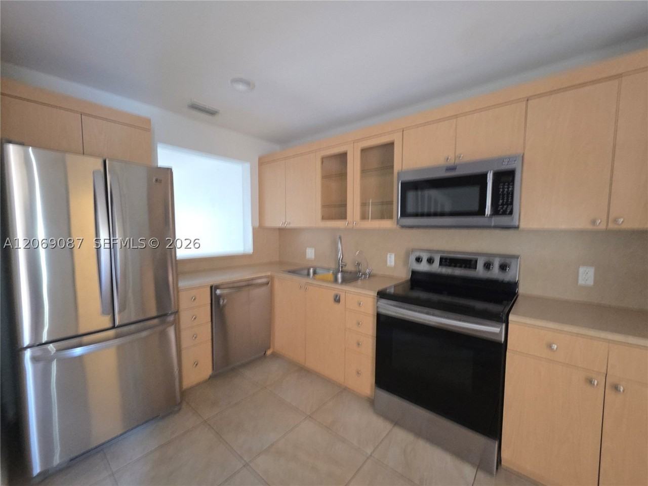 12025 S Las Palmas Dr #12025 - Photo 4 of 19