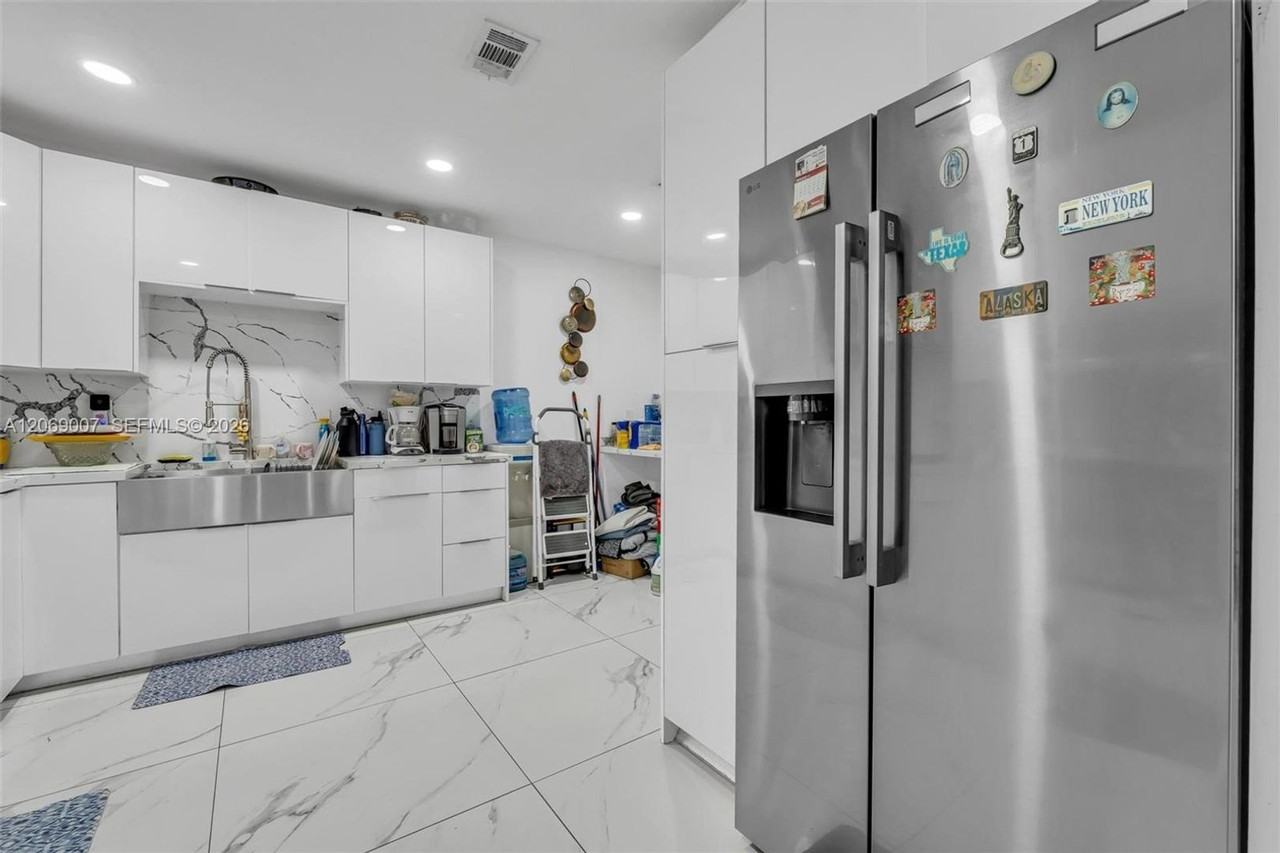 1570 Nw 132nd St - Photo 2 of 16