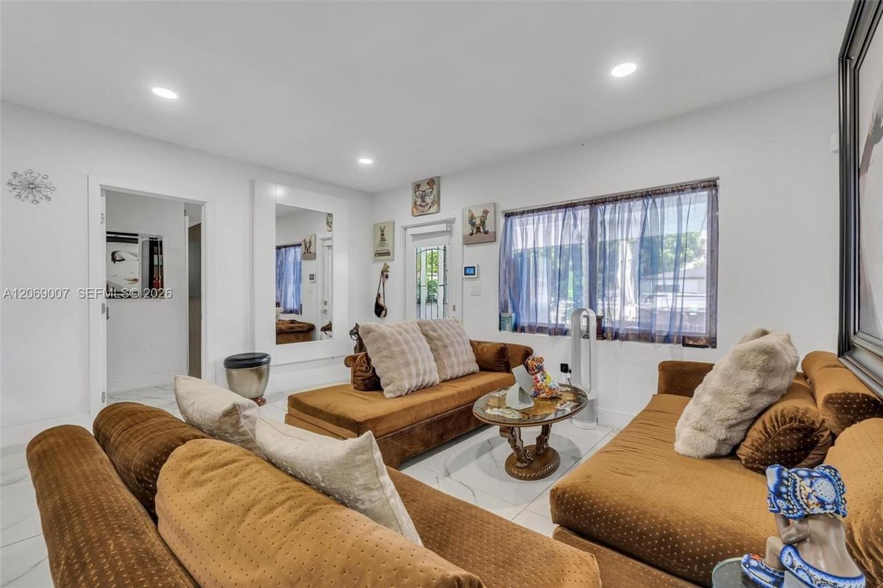1570 Nw 132nd St - Photo 5 of 16