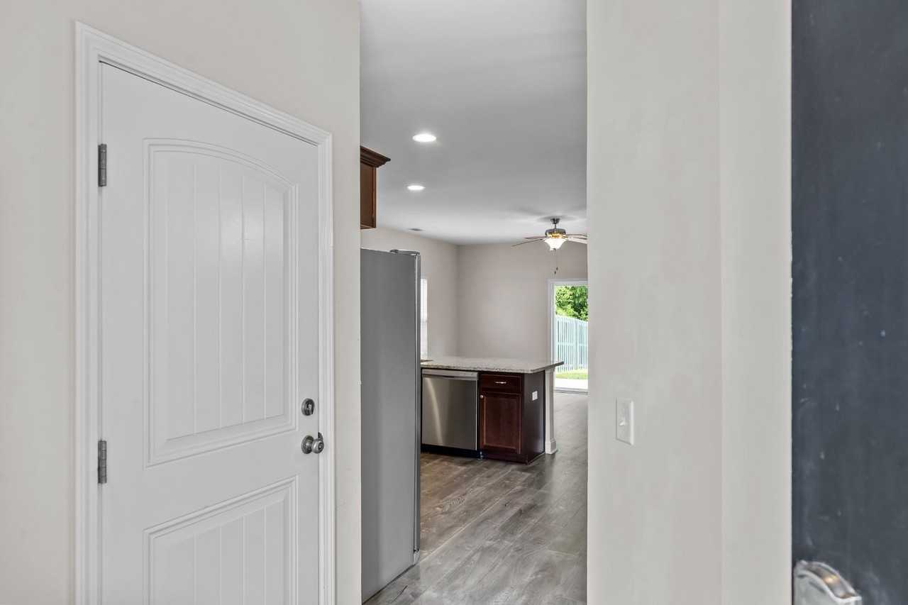 147 Ainsdale Dr - Photo 4 of 43