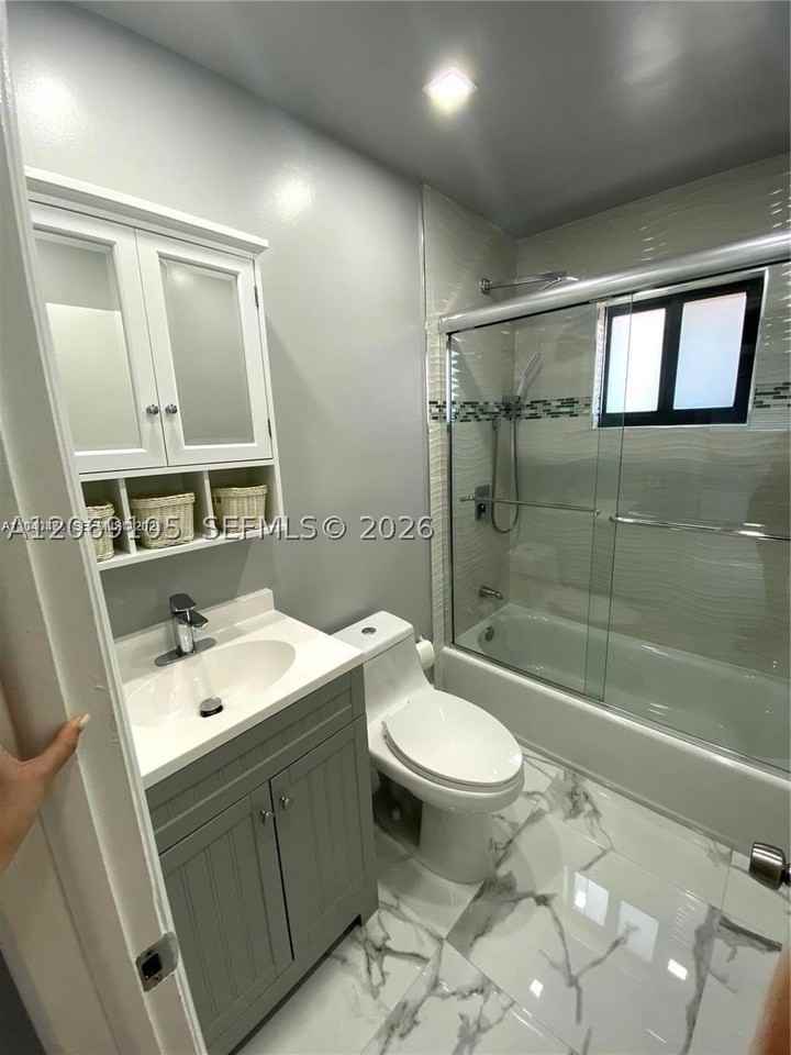 547 E 15th St #A - Photo 6 of 14