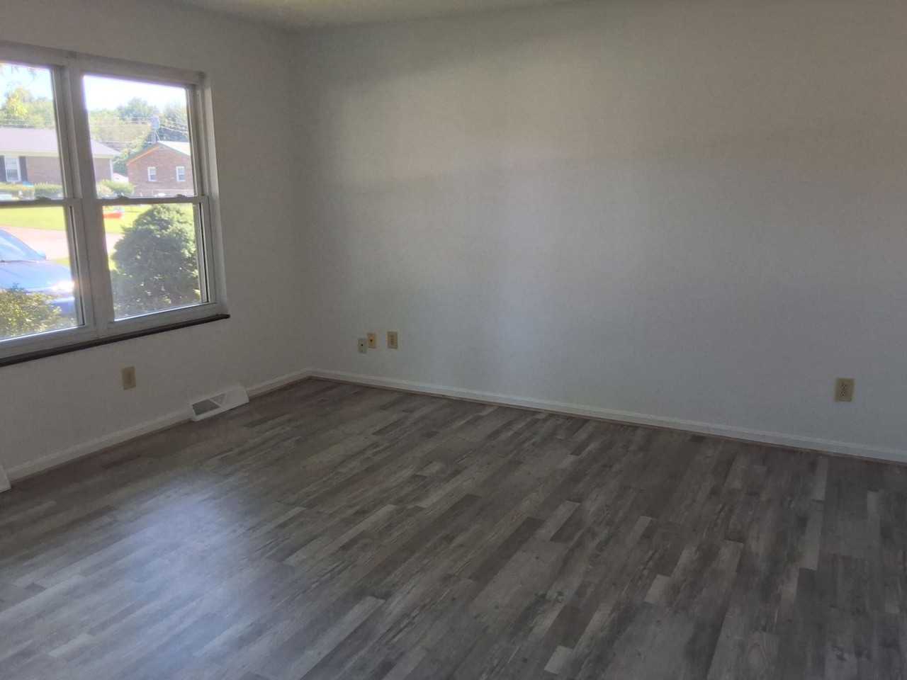111 Cherrywood Dr - Photo 3 of 17