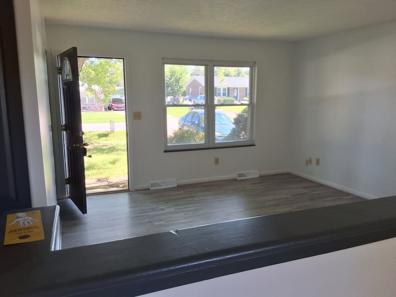 111 Cherrywood Dr - Photo 4 of 17