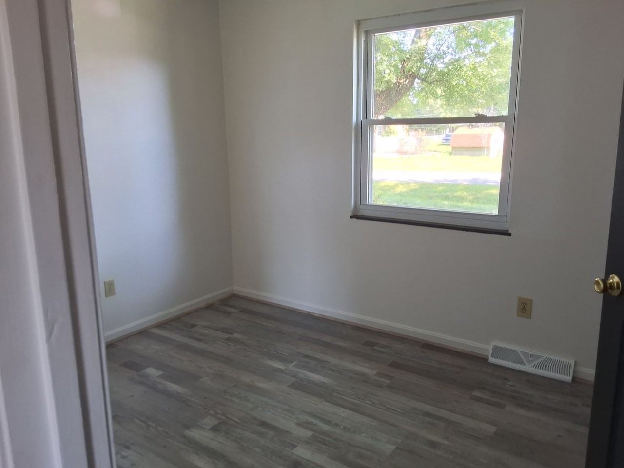 111 Cherrywood Dr - Photo 7 of 17