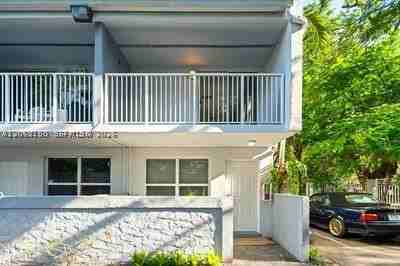 3025 Mary St #1