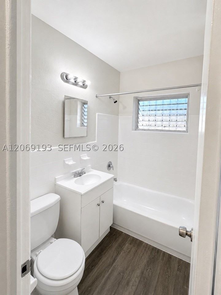 112 Ne 63rd St #112 - Photo 5 of 12