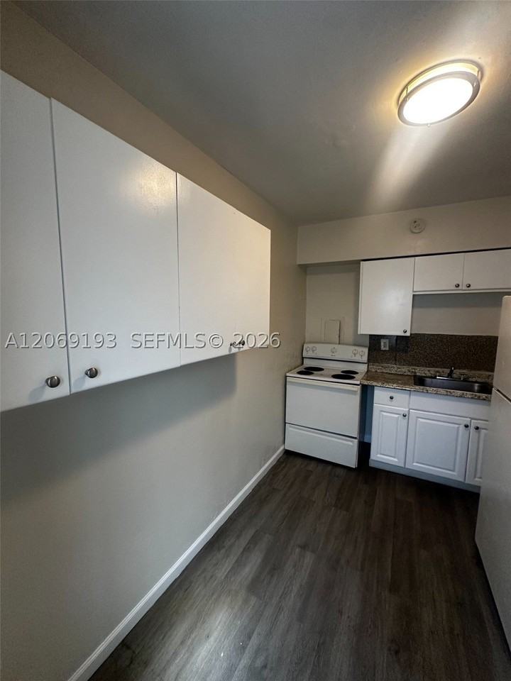 112 Ne 63rd St #112 - Photo 7 of 12