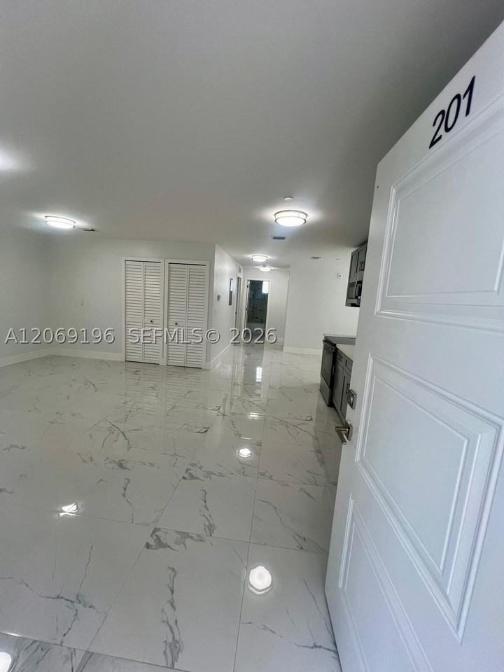 1860 Nw 19th St #201 - Photo 2 of 14