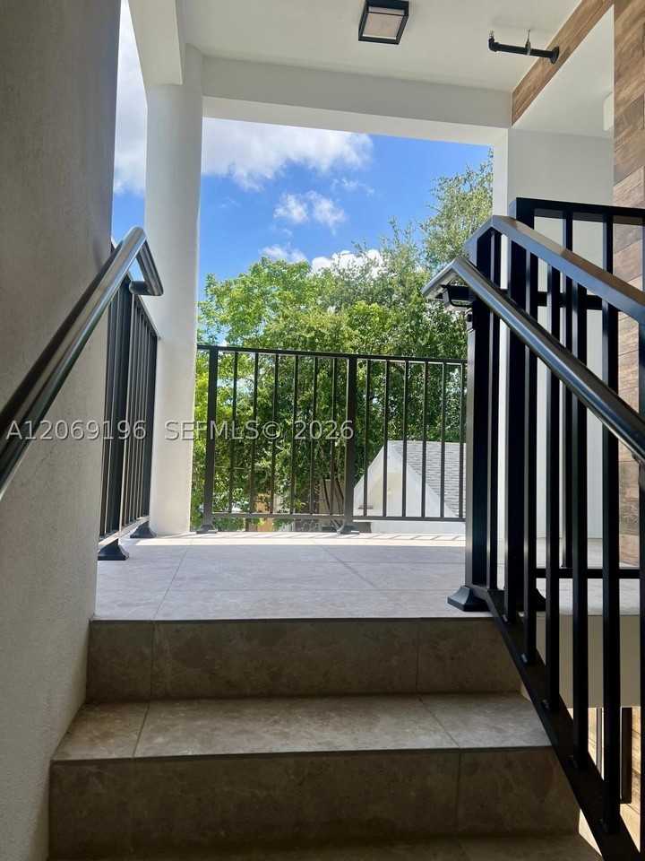 1860 Nw 19th St #201 - Photo 6 of 14