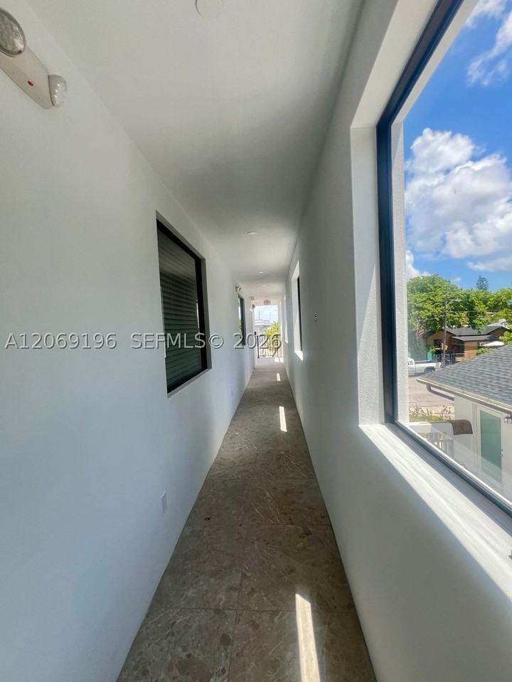 1860 Nw 19th St #201 - Photo 7 of 14