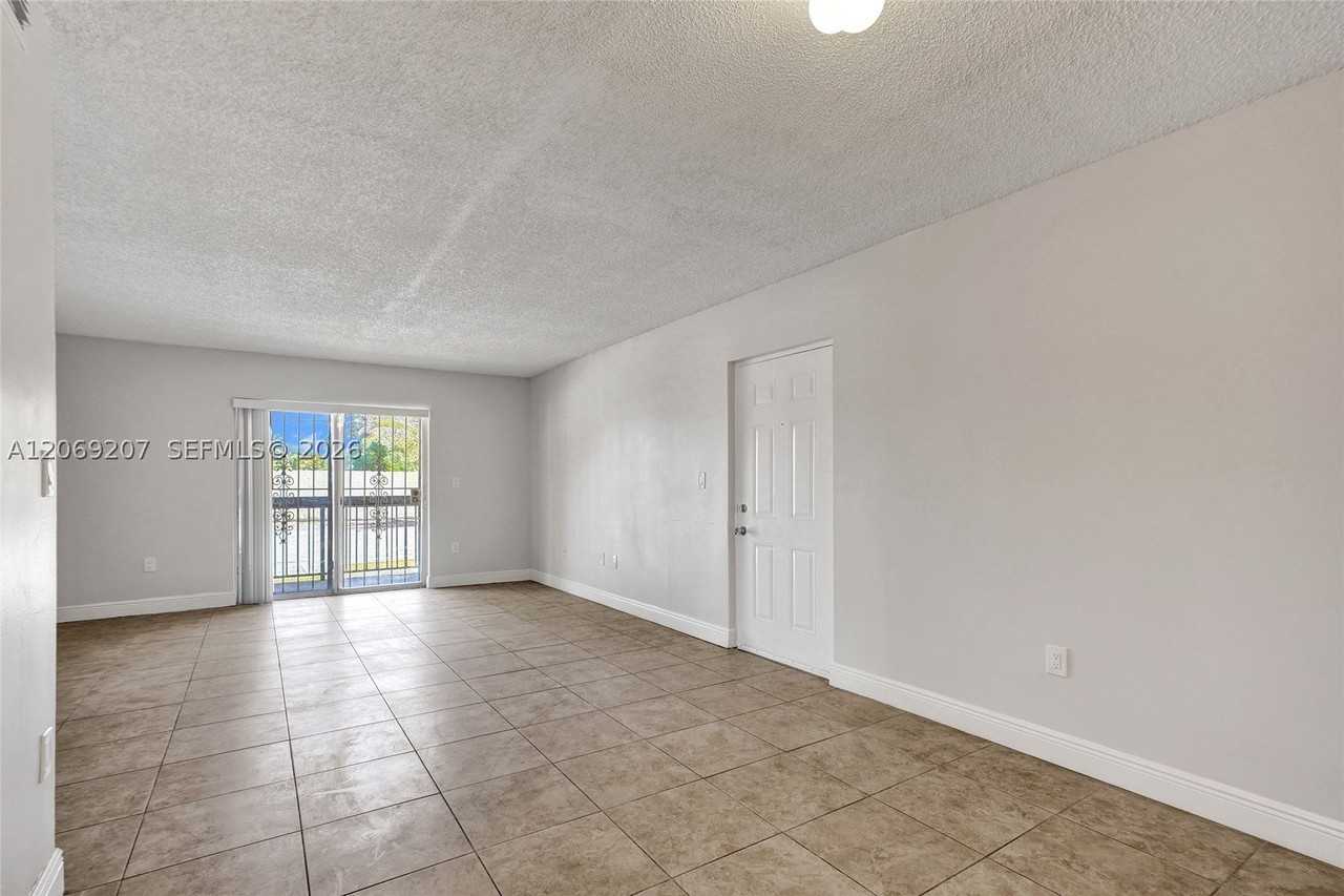 11505 Nw 22nd Ave #102 - Photo 4 of 12