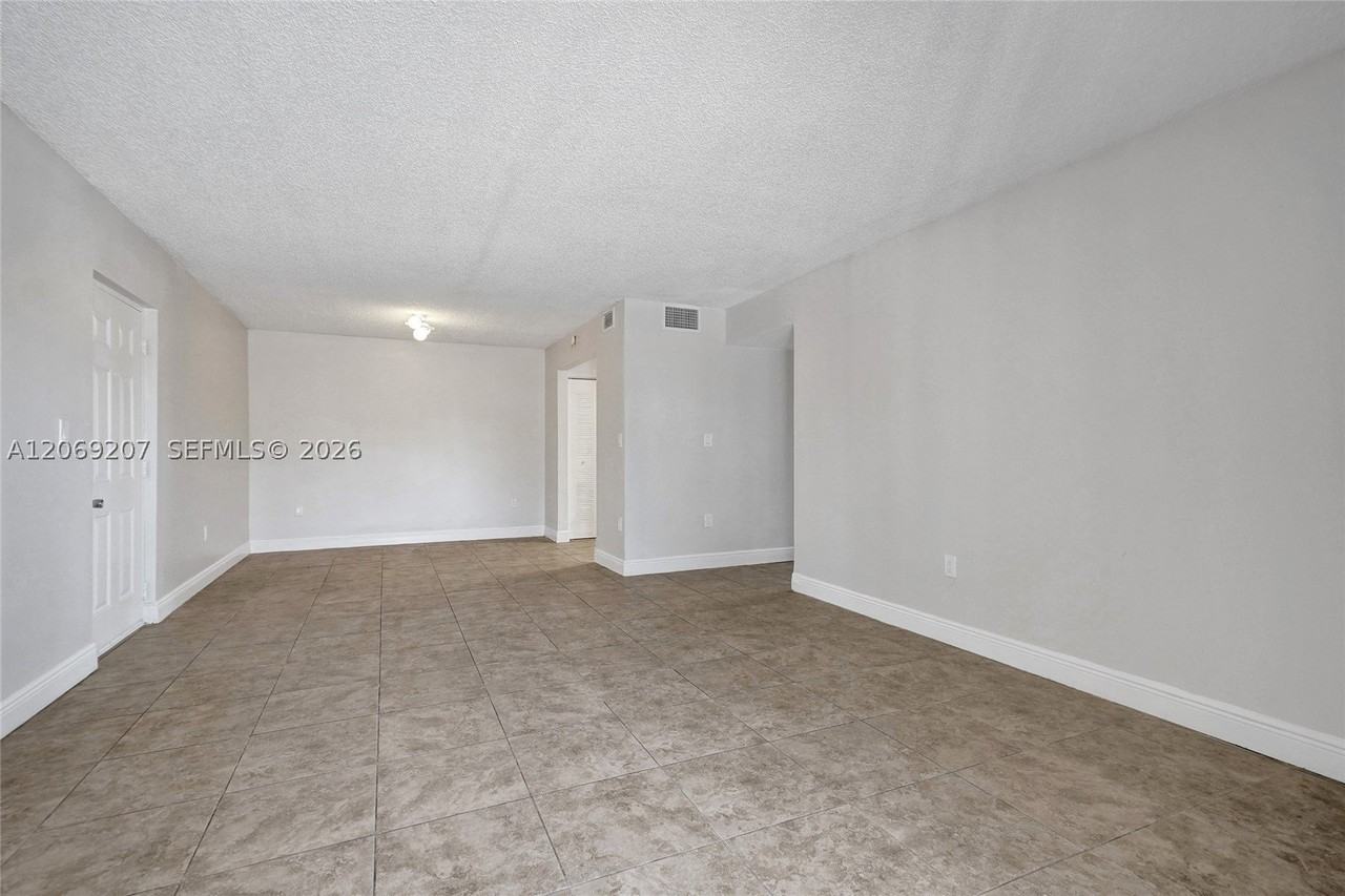 11505 Nw 22nd Ave #102 - Photo 5 of 12