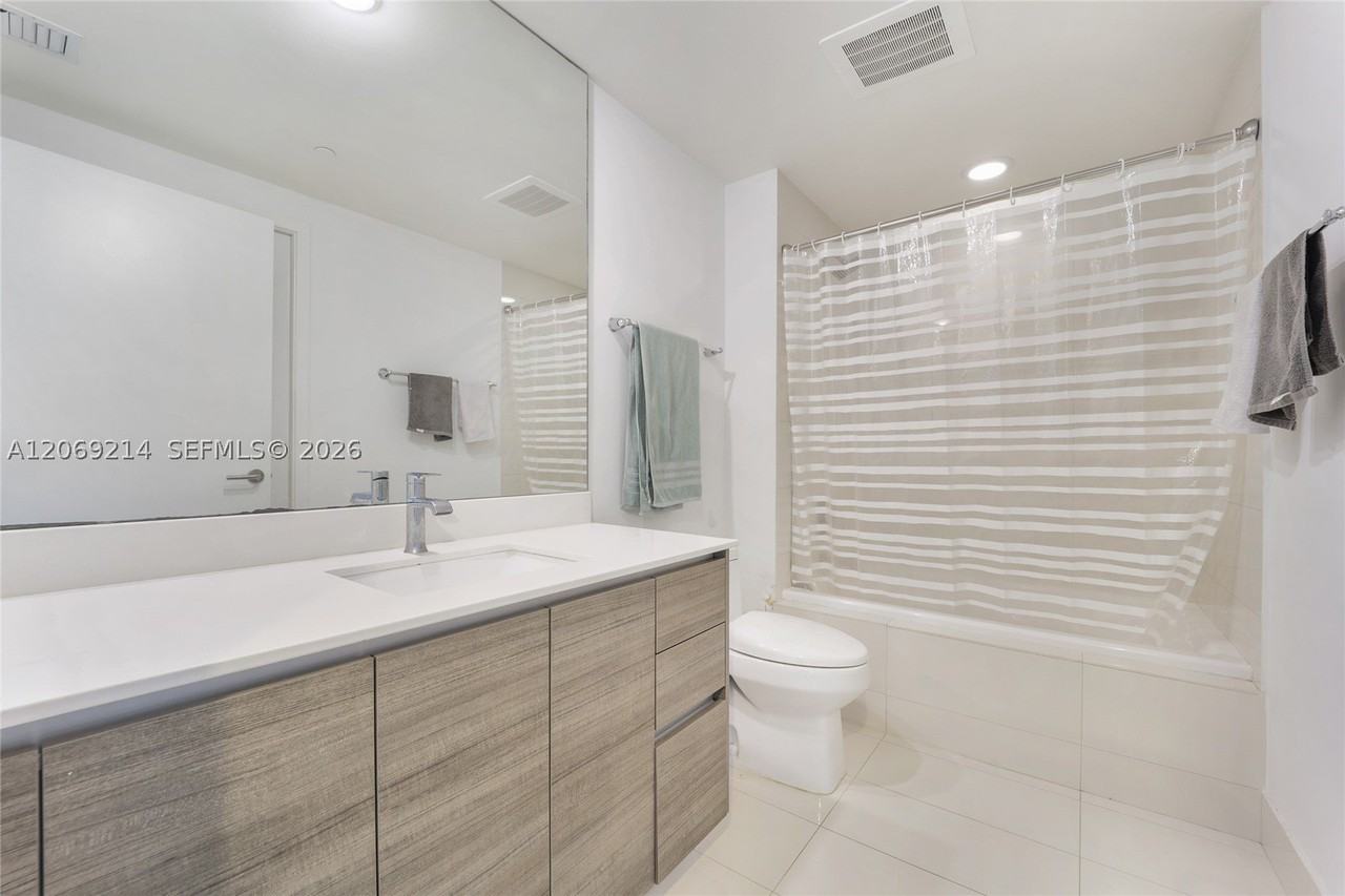 1100 S Miami Ave #1607 - Photo 7 of 36