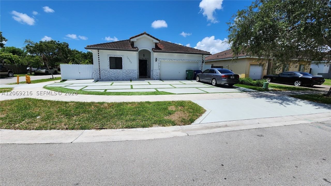 10752 Sw 228th Ter #10752 - Photo 2 of 50