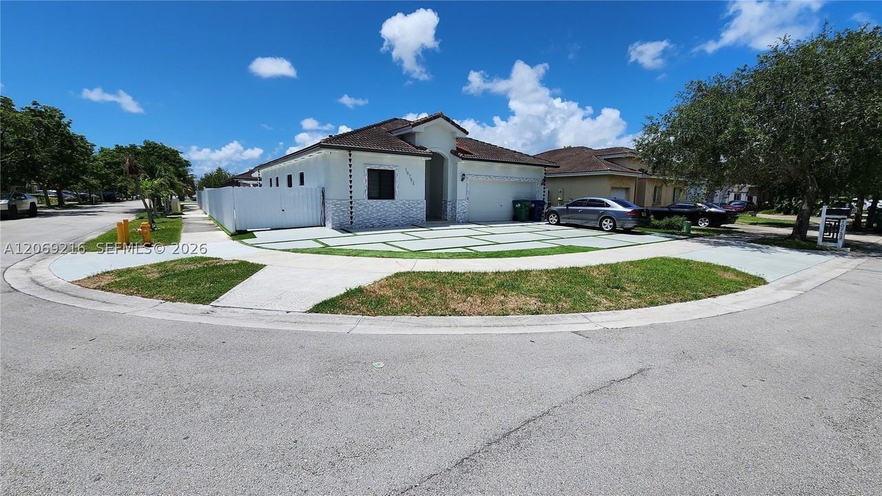 10752 Sw 228th Ter #10752 - Photo 3 of 50