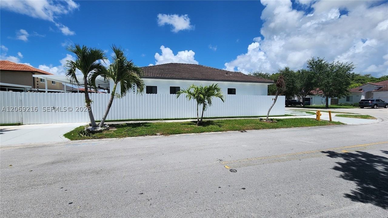 10752 Sw 228th Ter #10752 - Photo 5 of 50