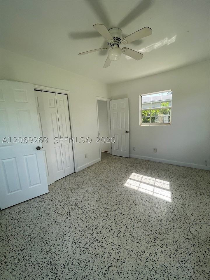 1137 Ne 111th St #1135 - Photo 3 of 4