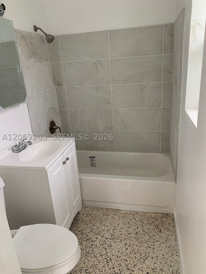 1137 Ne 111th St #1135 - Photo 4 of 4