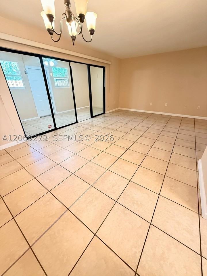 3301 Raleigh St #4D - Photo 6 of 18