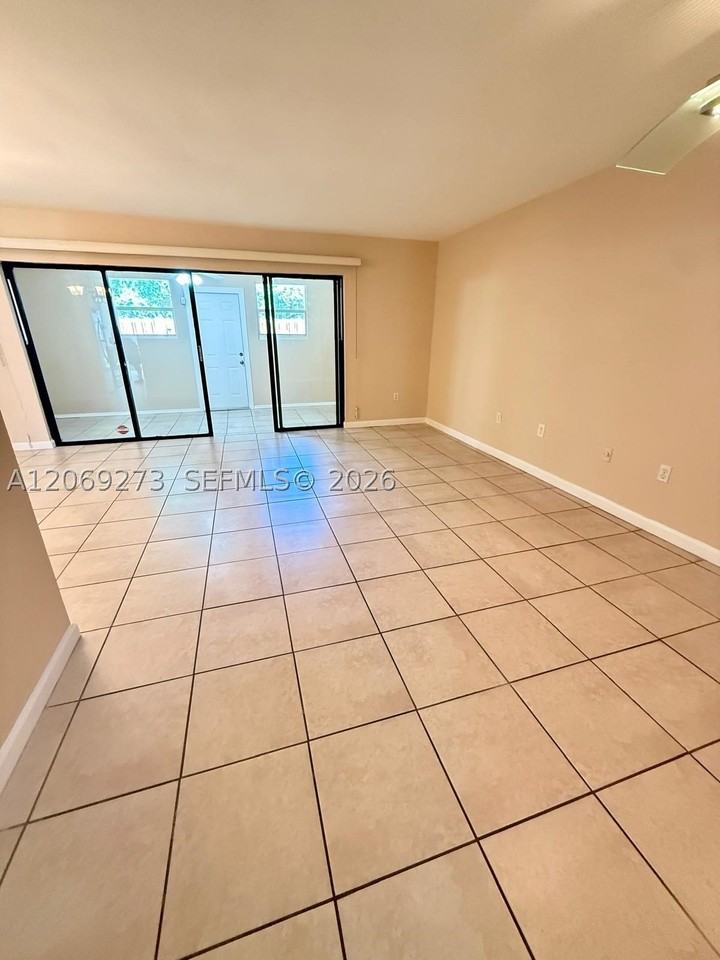 3301 Raleigh St #4D - Photo 7 of 18