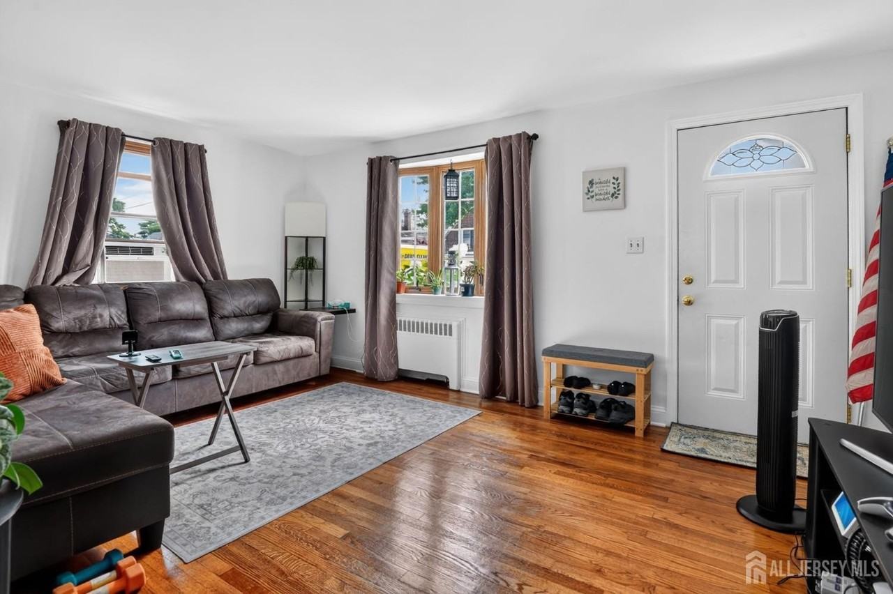 41 Westervelt Ave - Photo 3 of 11