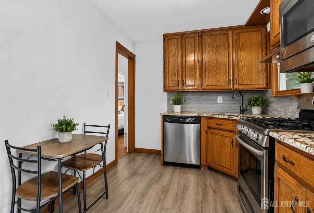 41 Westervelt Ave - Photo 6 of 11