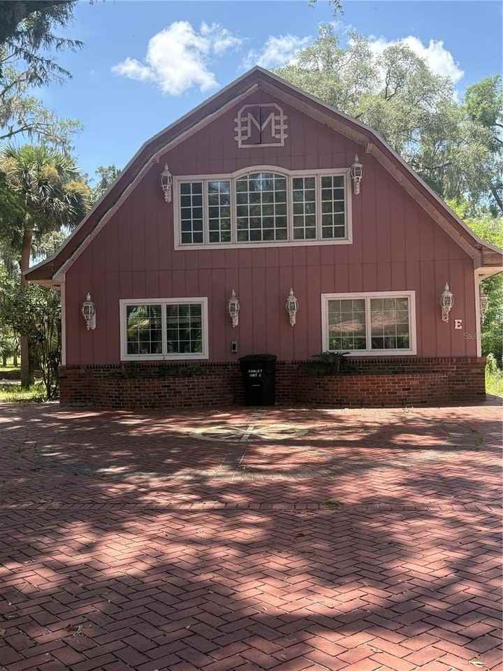 976 Sw Hamlet Cir #E - Photo 2 of 50