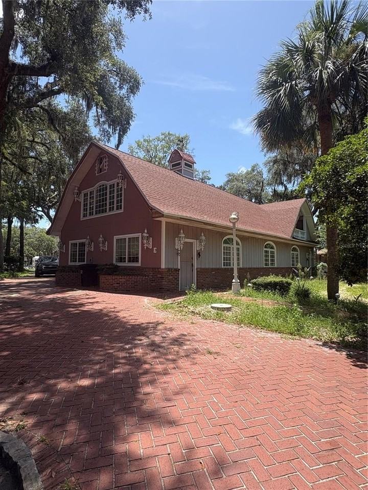 976 Sw Hamlet Cir #E - Photo 3 of 50