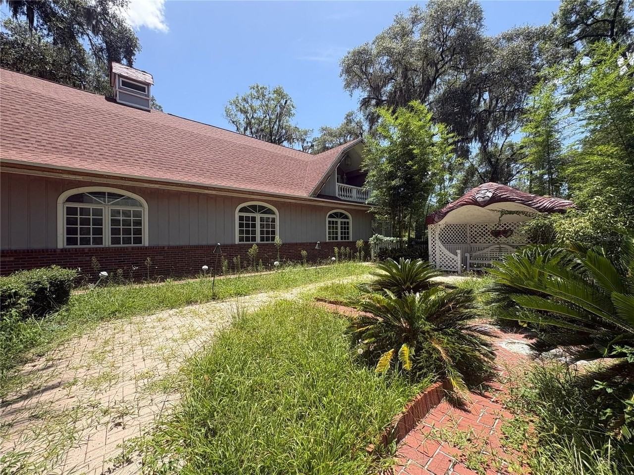 976 Sw Hamlet Cir #E - Photo 4 of 50