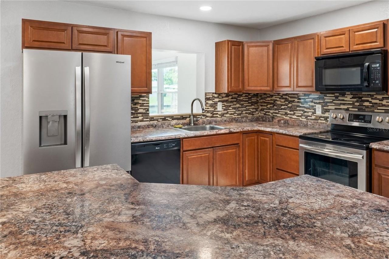 2809 Gulfstream Rd - Photo 2 of 23
