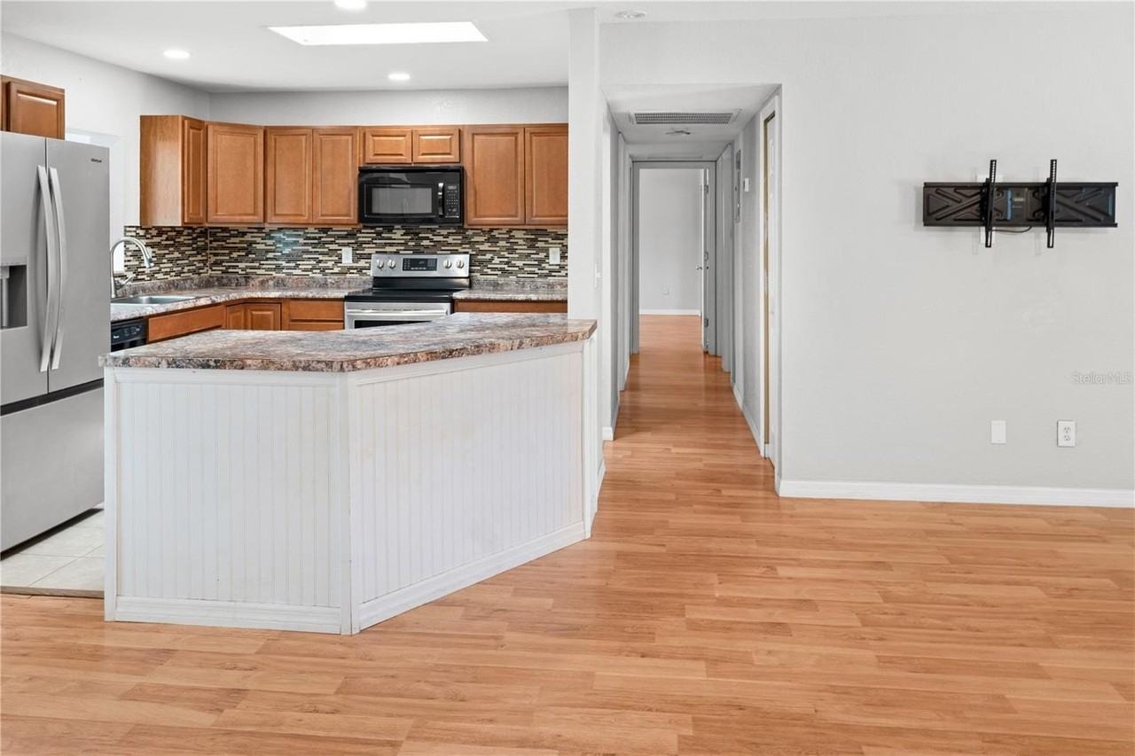 2809 Gulfstream Rd - Photo 7 of 23