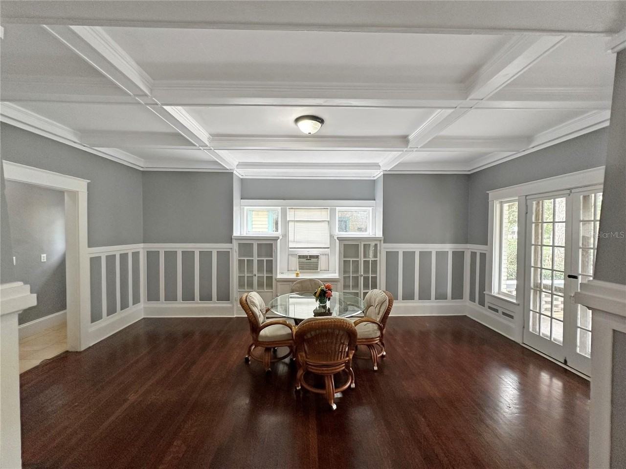 805 S Park Ave - Photo 6 of 26