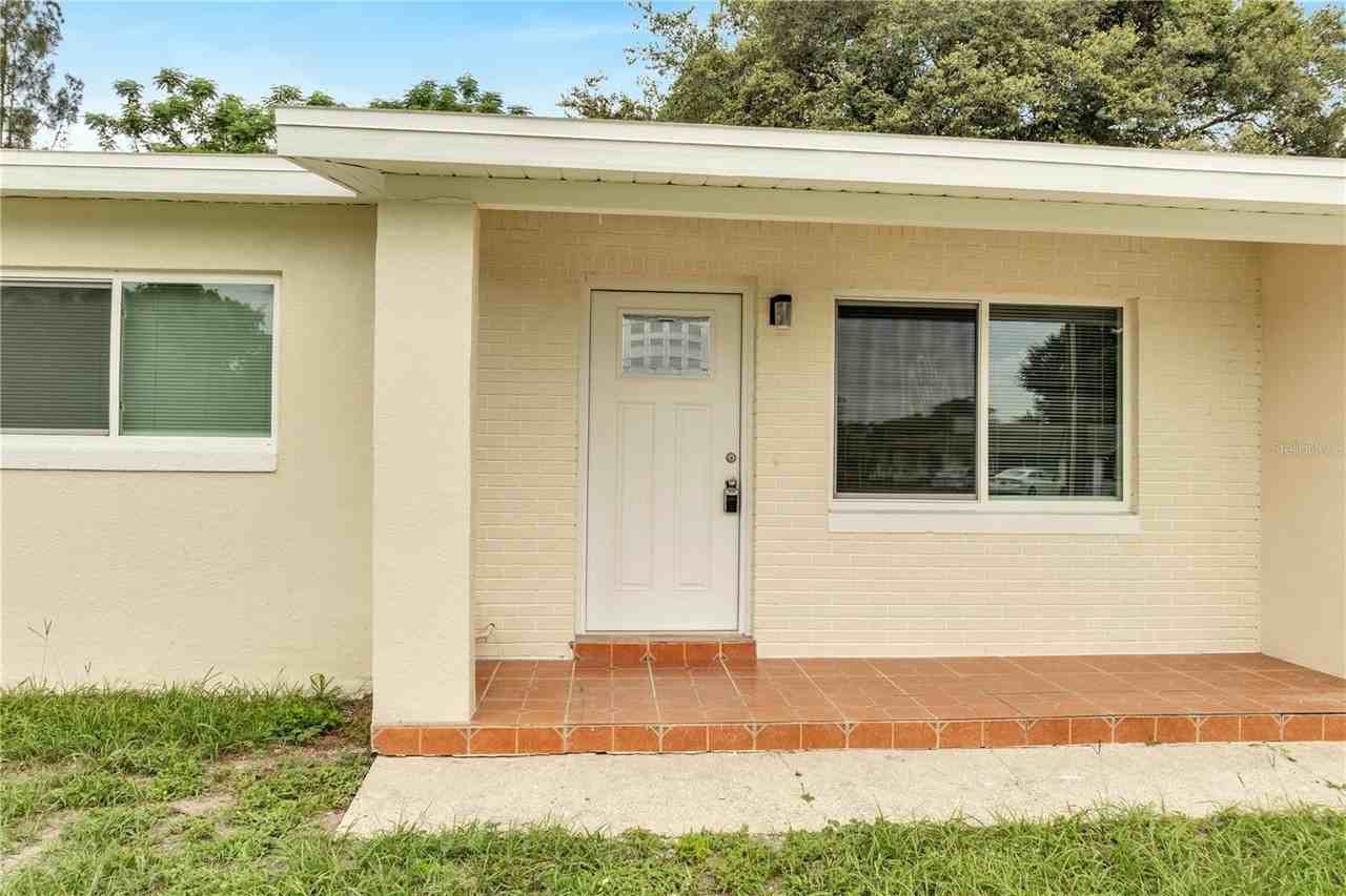 1040 San Luis Dr - Photo 4 of 34