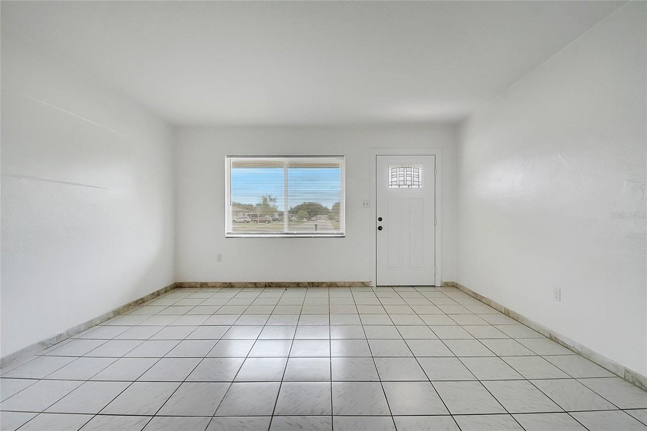 1040 San Luis Dr - Photo 7 of 34