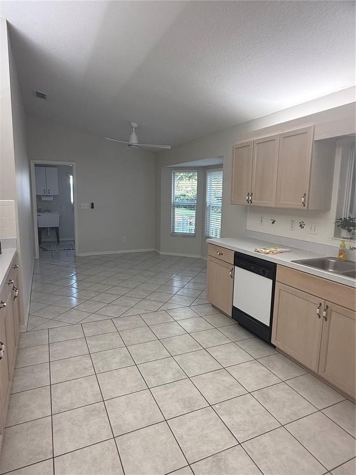 9050 Se 135th Loop - Photo 7 of 13