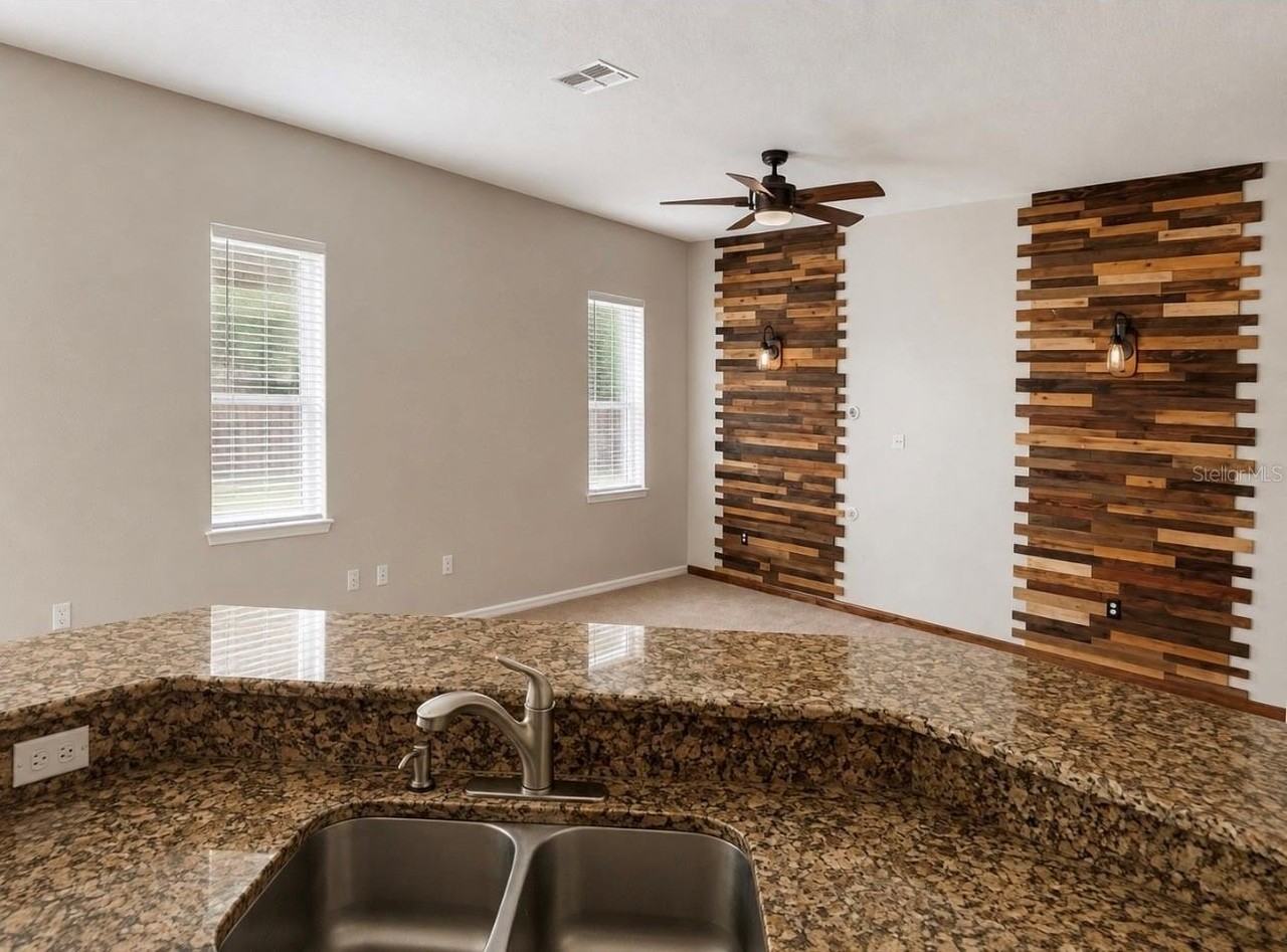 227 Pamona St - Photo 5 of 15