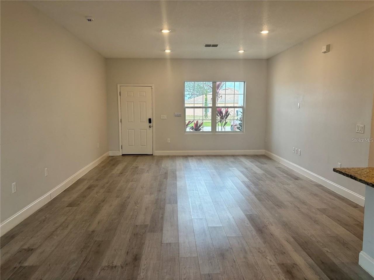423 Churchill Ct - Photo 3 of 19