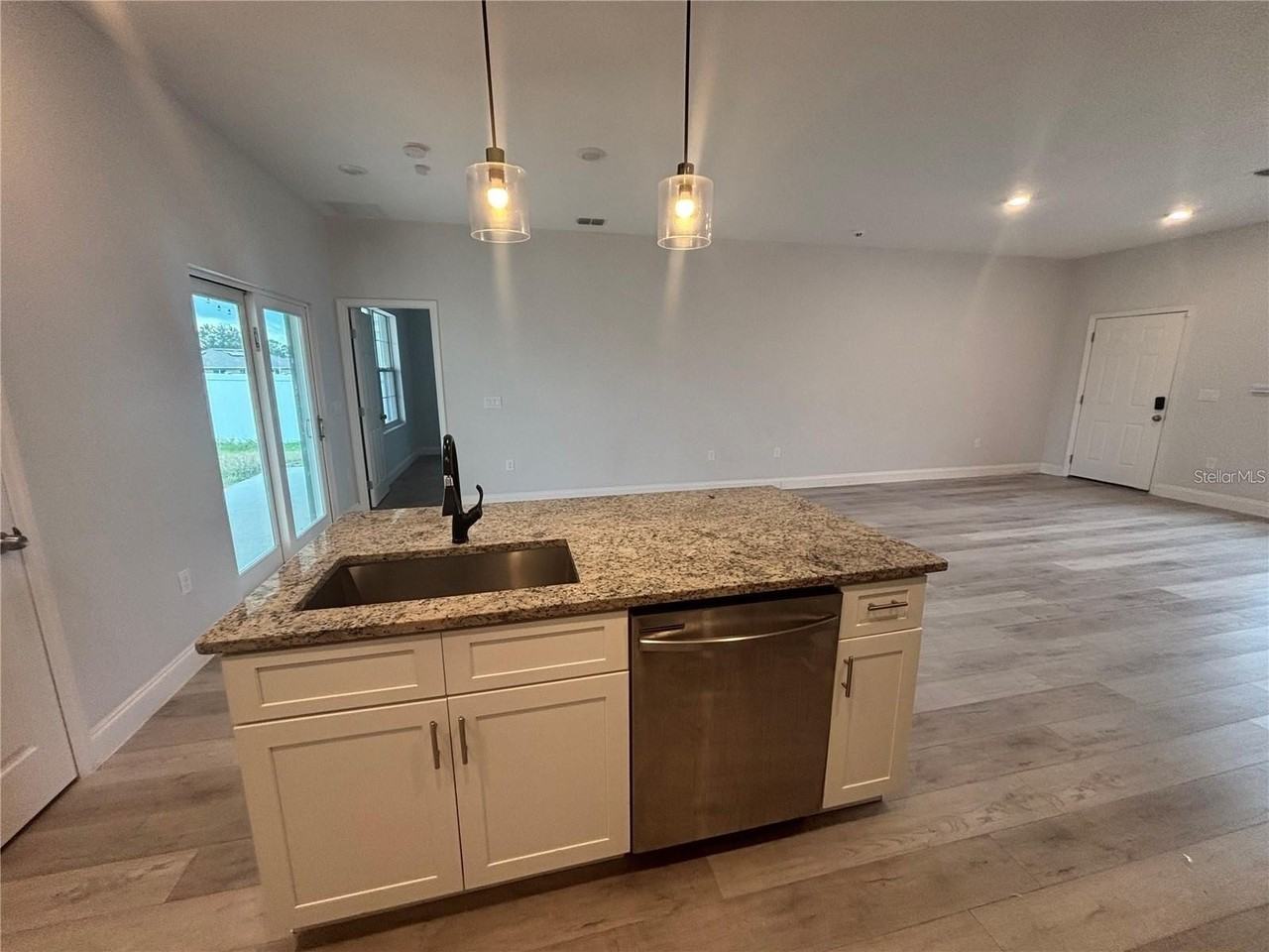 423 Churchill Ct - Photo 5 of 19