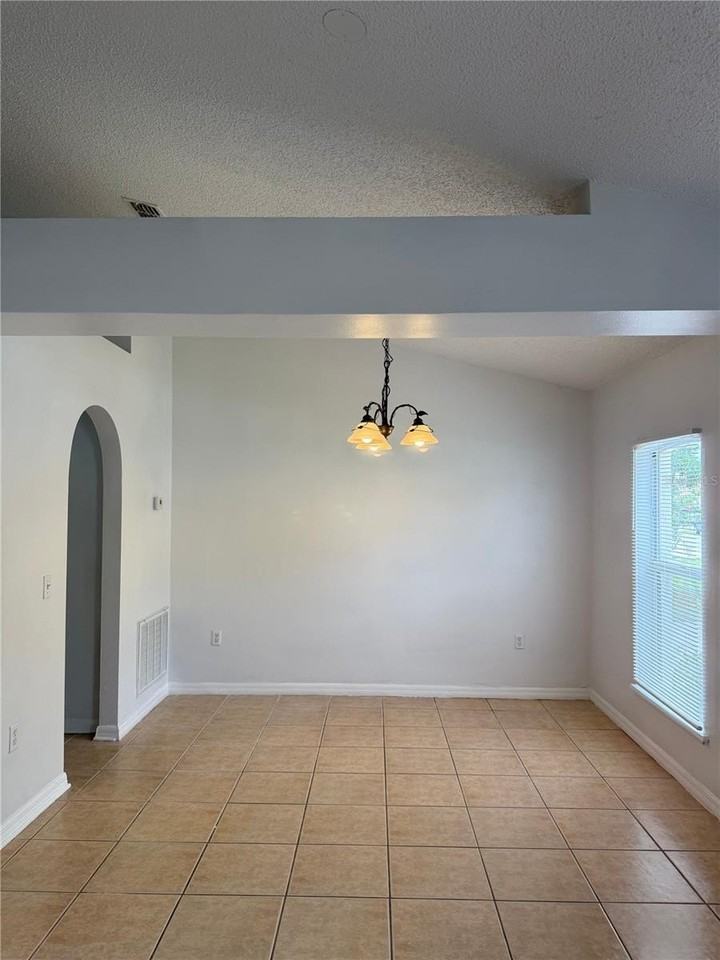 405 Francisco Way - Photo 5 of 31