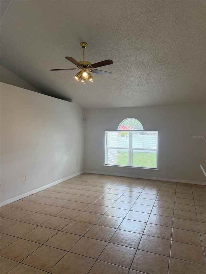 405 Francisco Way - Photo 6 of 31
