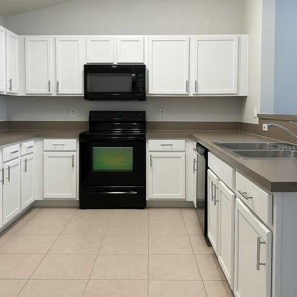 575 Oakleaf Plantation Pkwy #515 - Photo 4 of 30