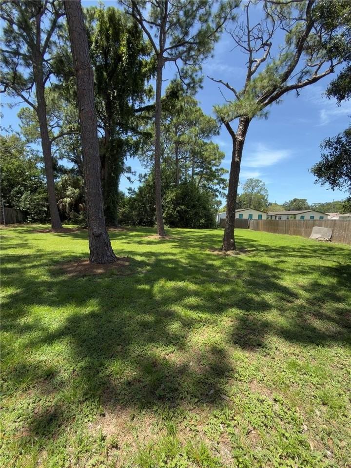 7746 62nd St N #B - Photo 6 of 25