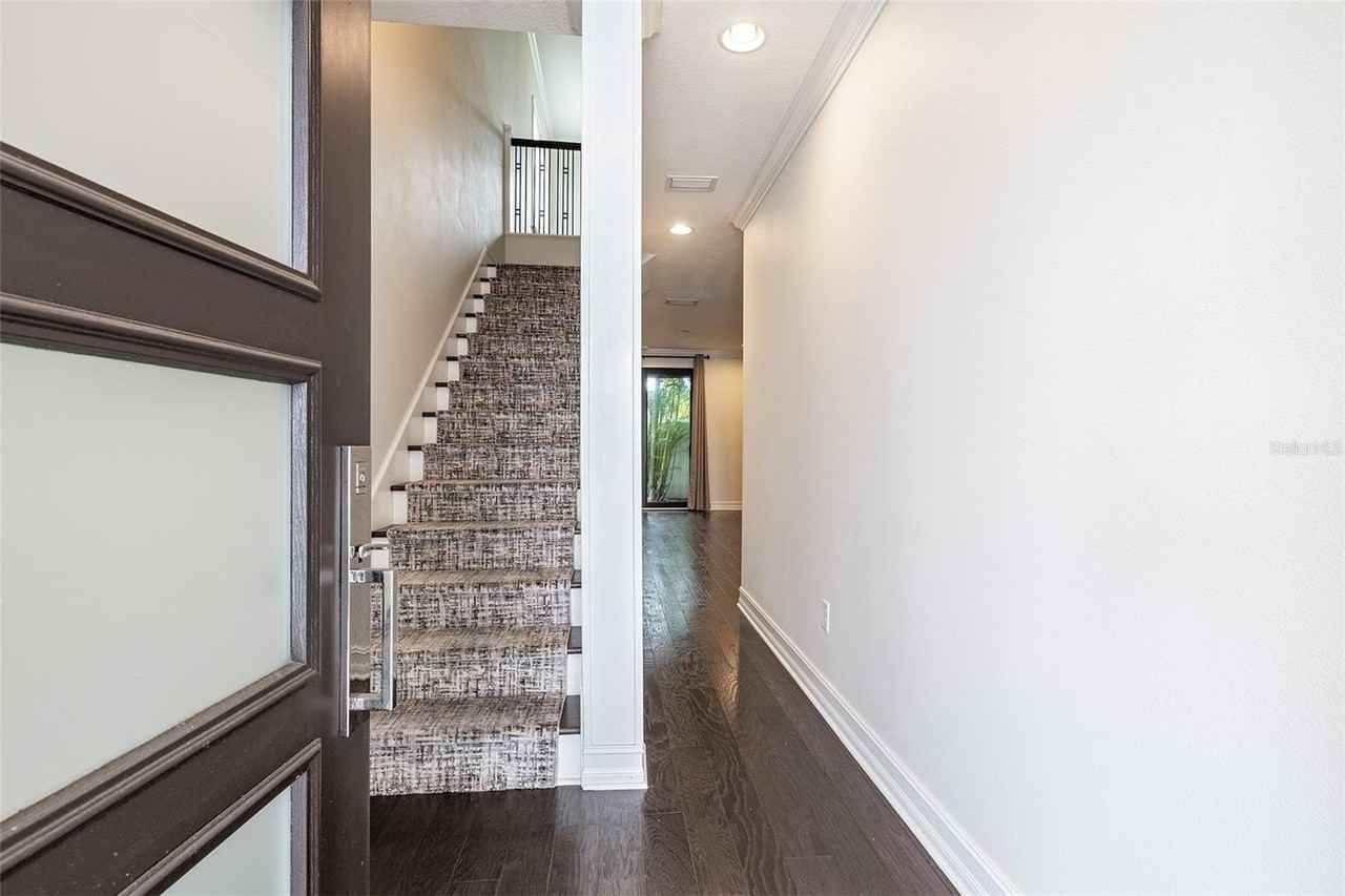 222 S Audubon Ave - Photo 5 of 39