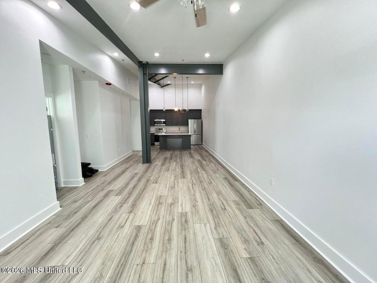 300 Seminary Dr - Photo 4 of 13