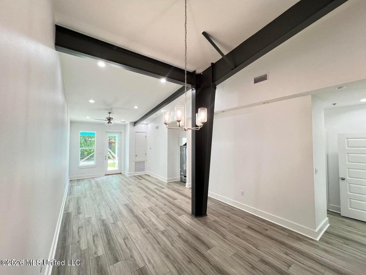 300 Seminary Dr - Photo 5 of 13